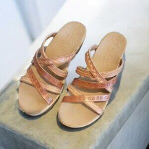 Skechers Luxe Foam Tan with Cork Heels Straps Wedge Heel Sandals in Size 9